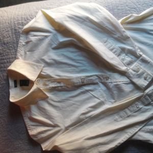 Gap shirt stretch  classic light yellow medium like new
